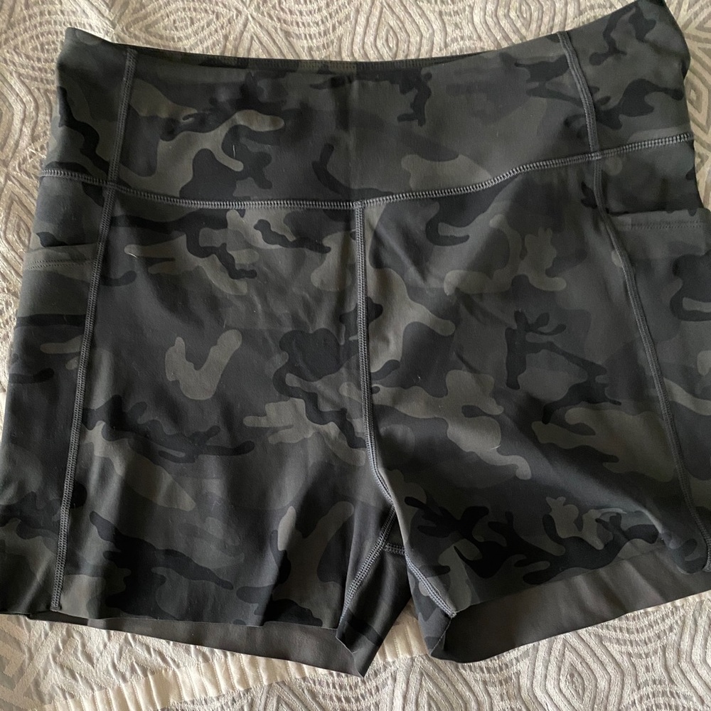 ZYIA BIKER SHORTS
